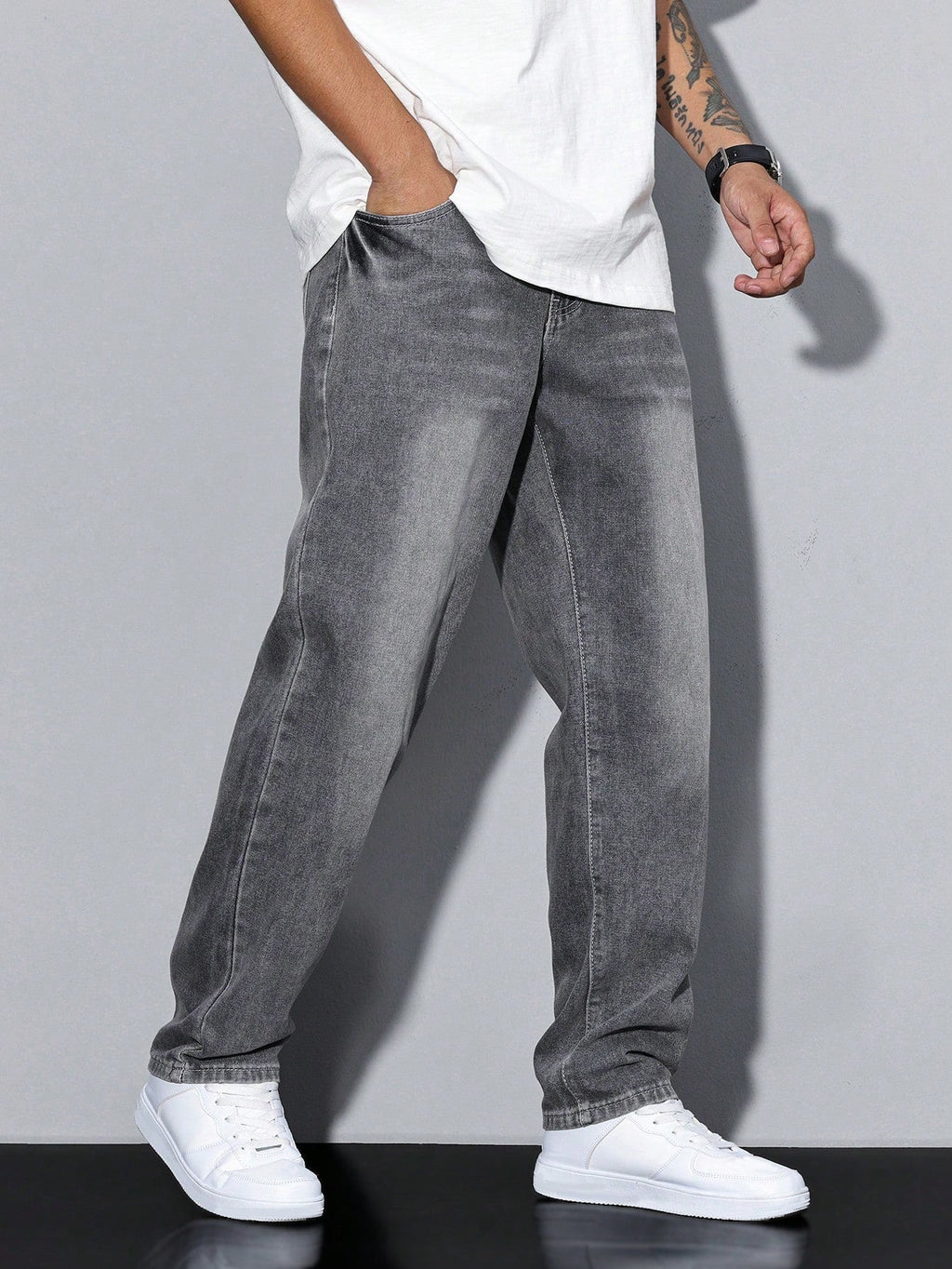 Men’s Relaxed Straight-Leg Jeans