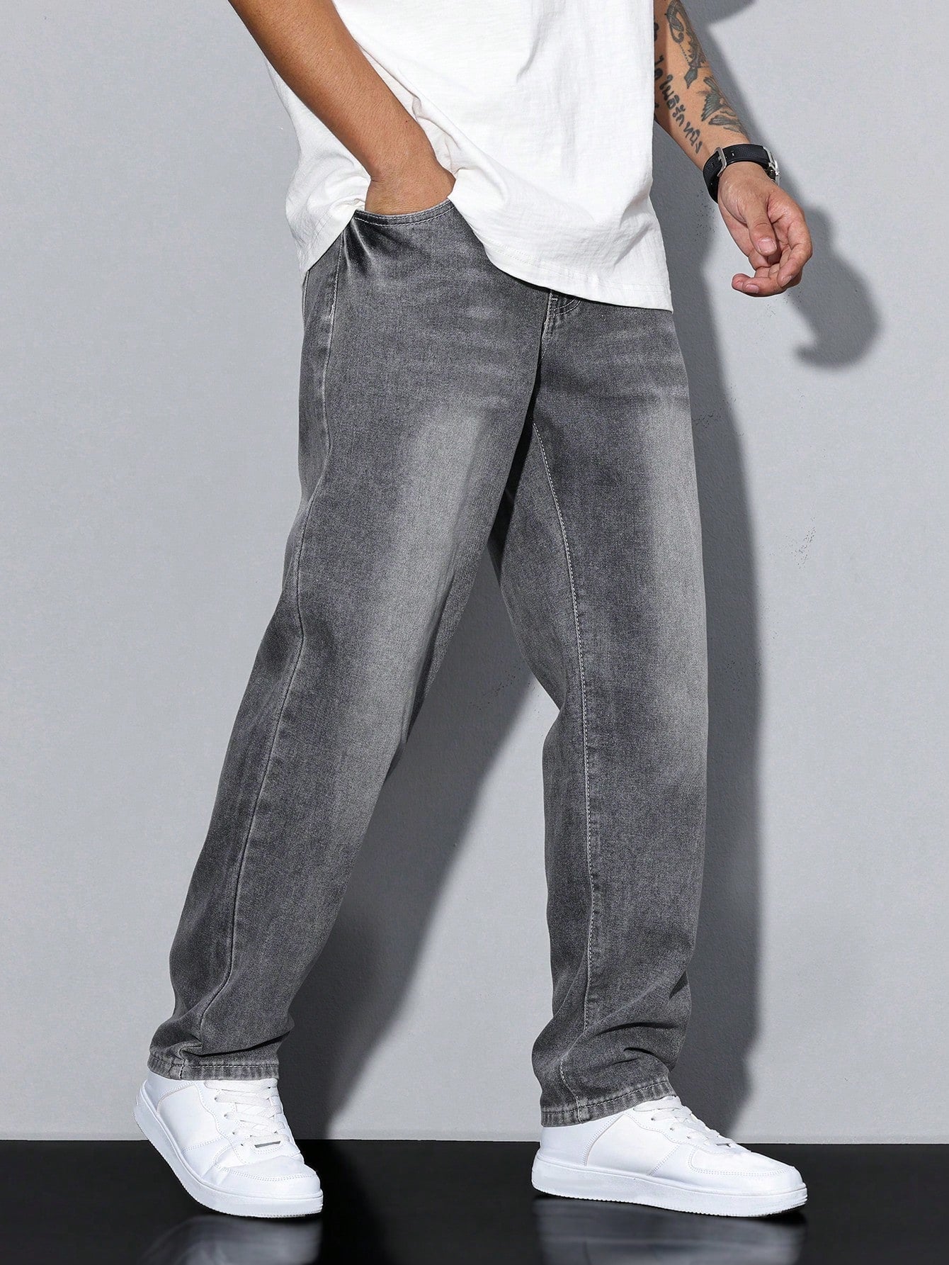Men’s Relaxed Straight-Leg Jeans