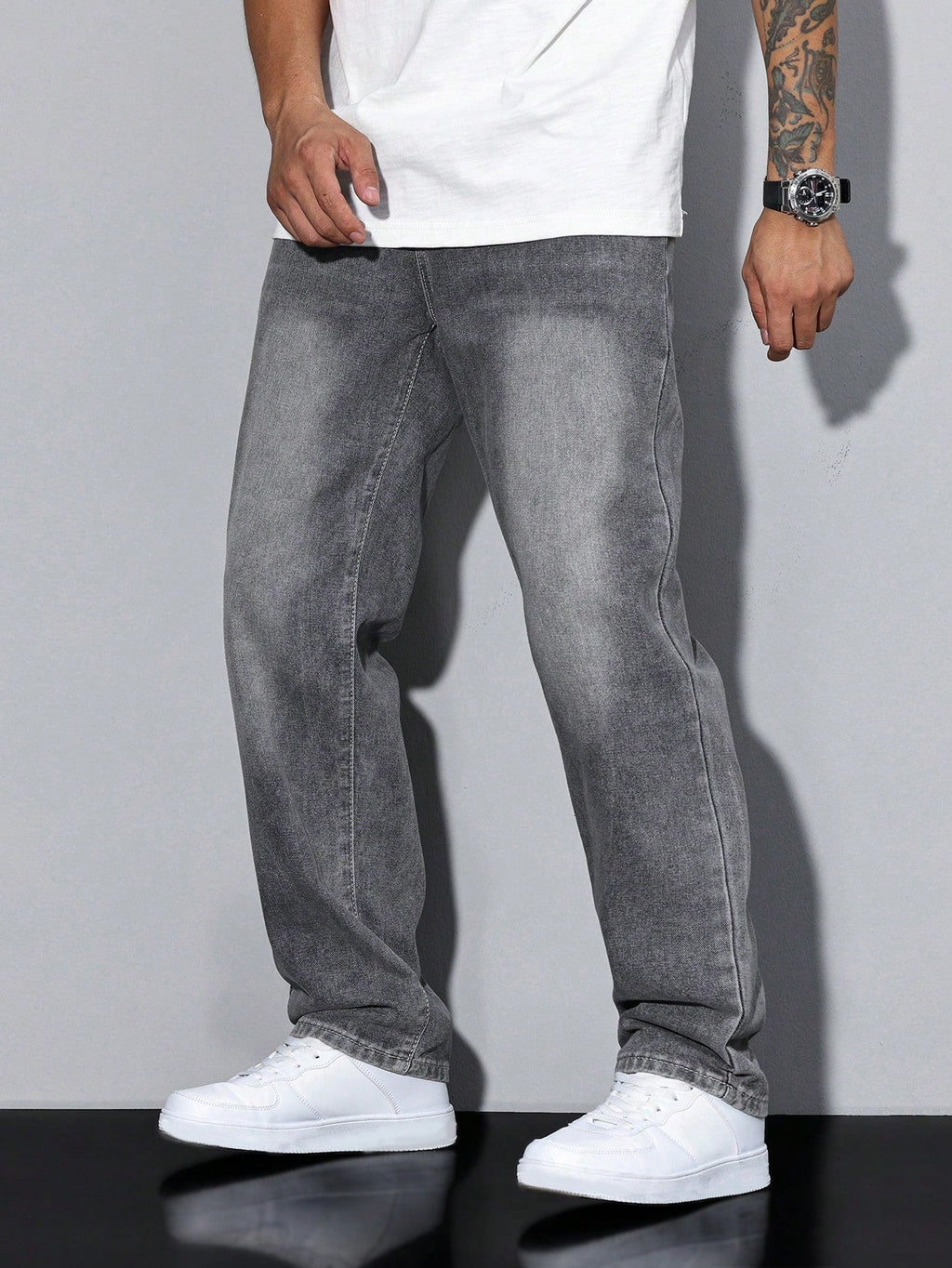 Men’s Relaxed Straight-Leg Jeans
