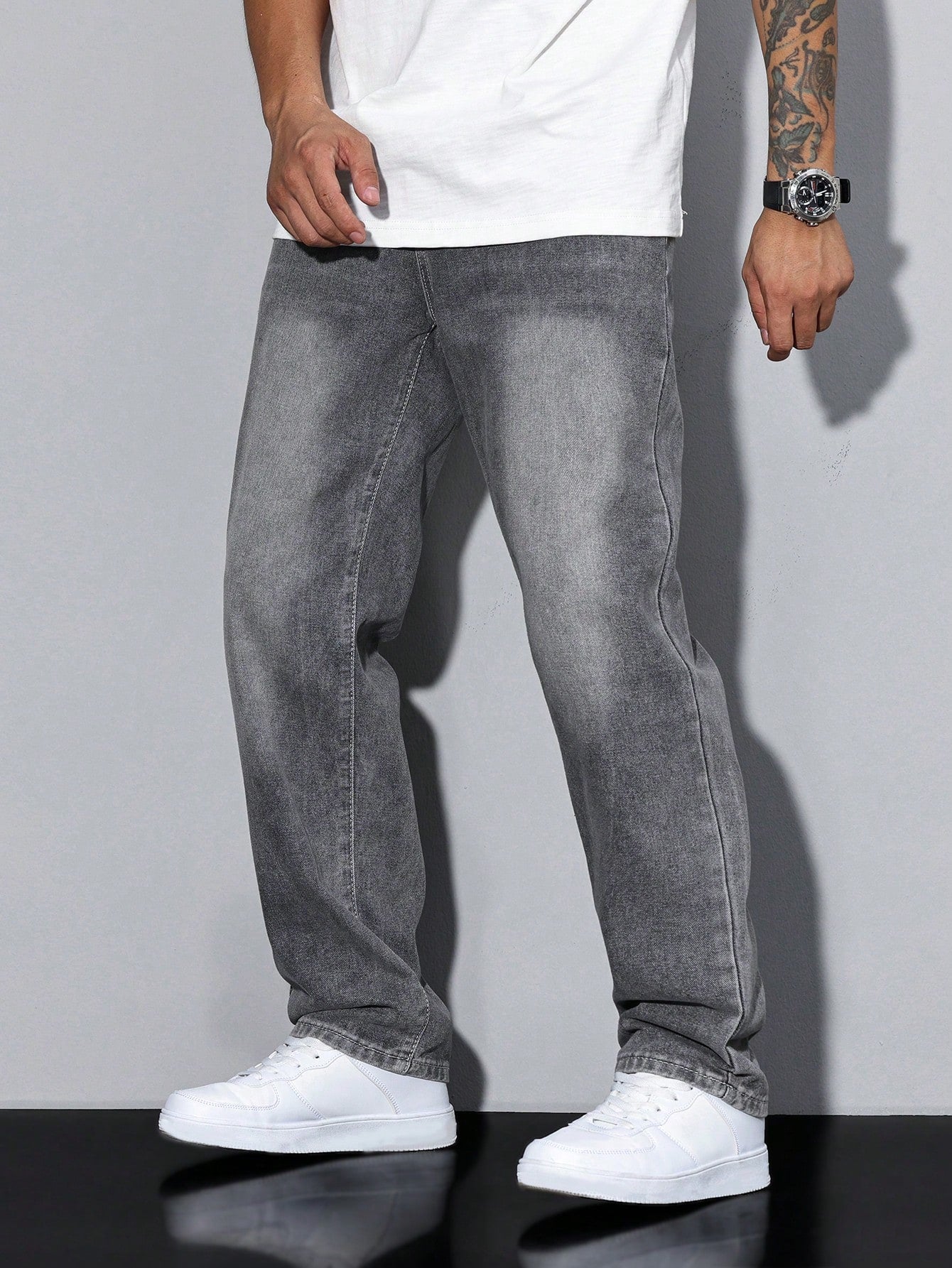 Men’s Relaxed Straight-Leg Jeans