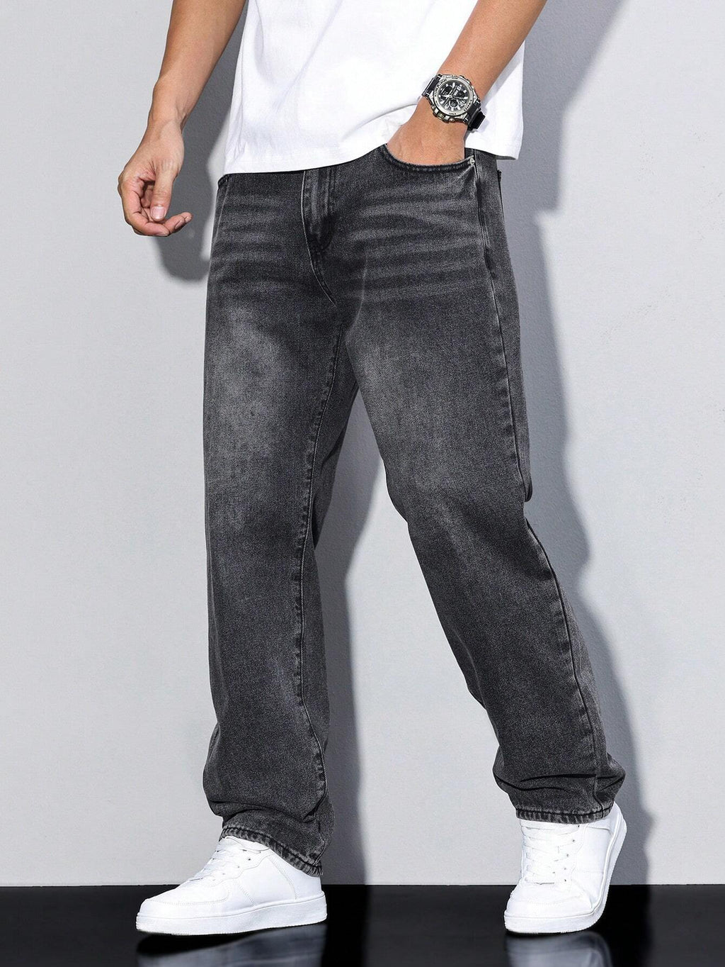 Men’s Relaxed Straight-Leg Jeans