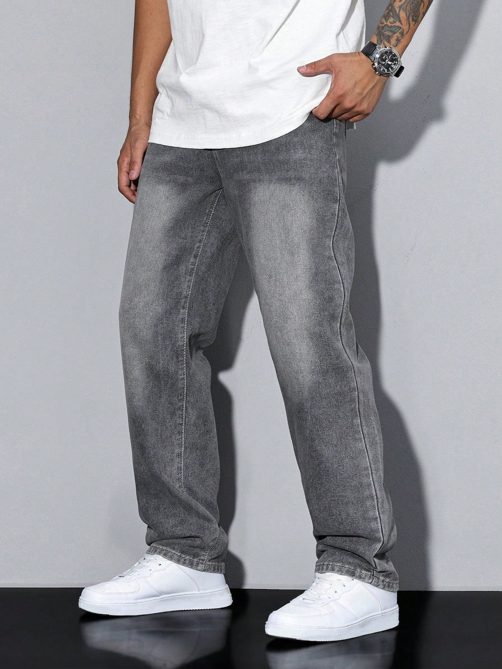Men’s Relaxed Straight-Leg Jeans