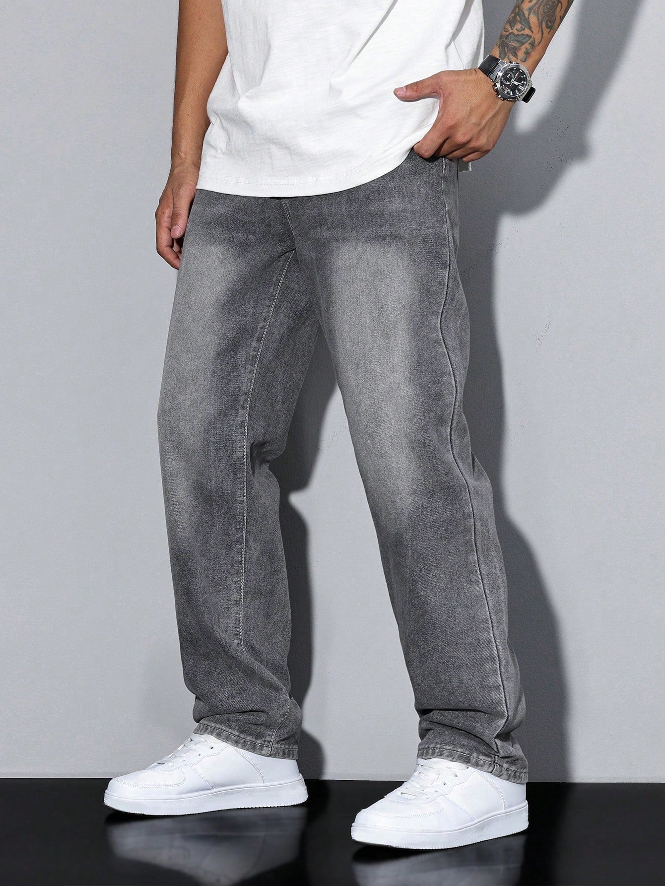 Men’s Relaxed Straight-Leg Jeans