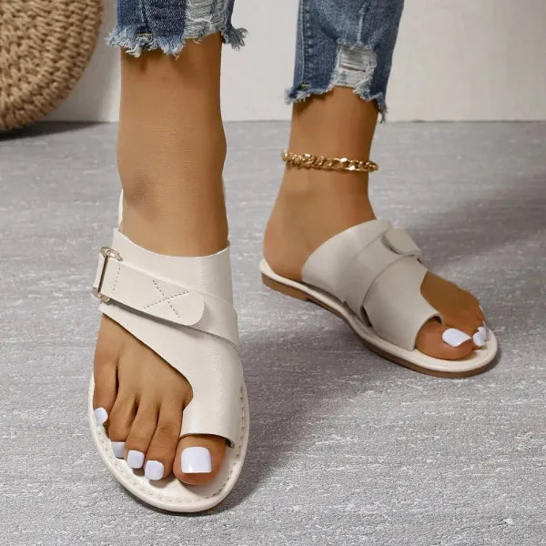 Women’s Adjustable Toe-Loop Flat Sandals